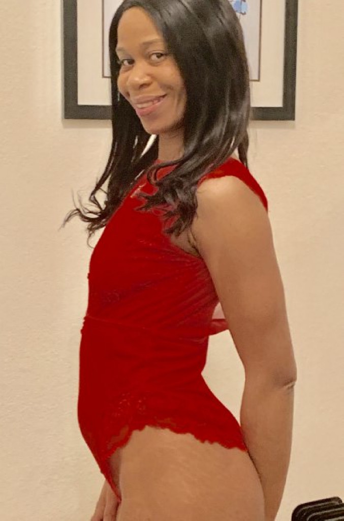 Nicole photo 1