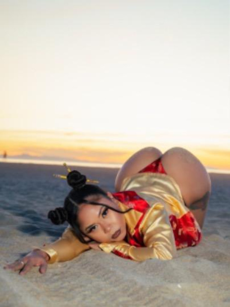 Kitana photo 1