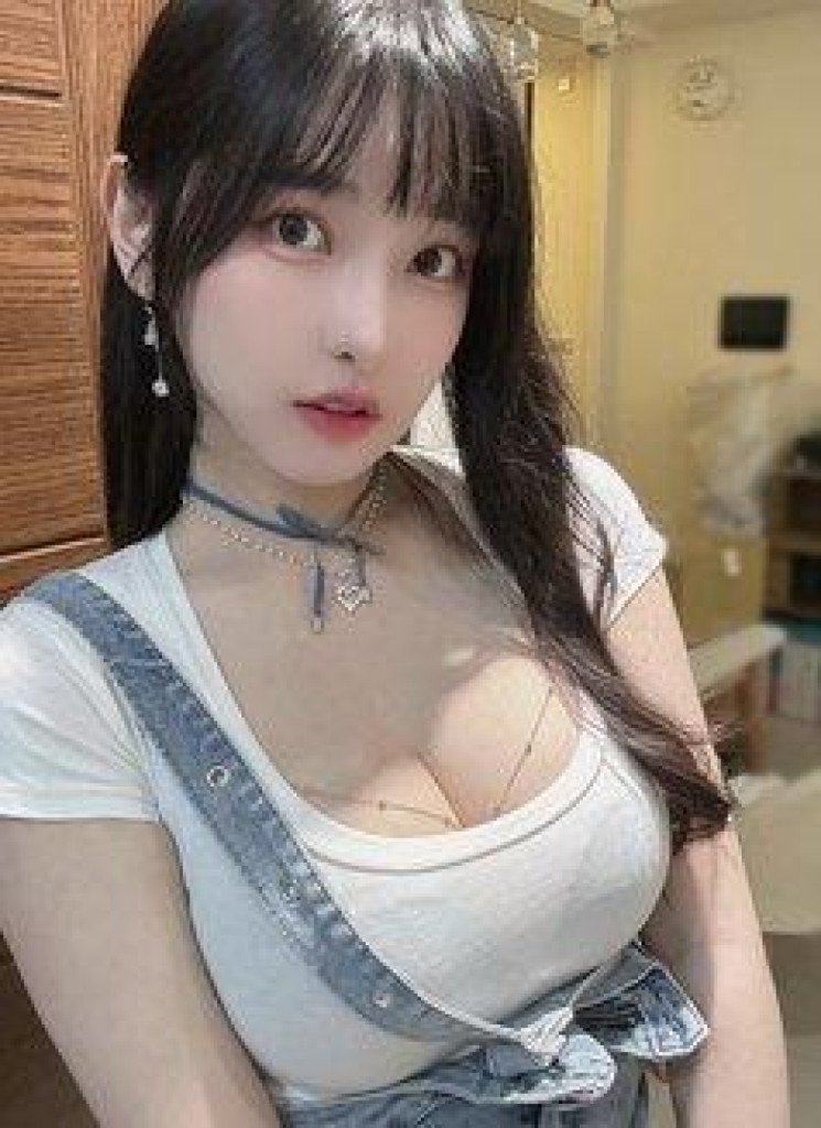 Qiqi – Chinese escort in Melbourne photo 1