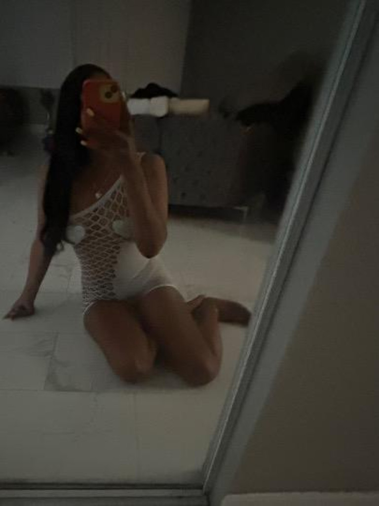 Lia photo 1