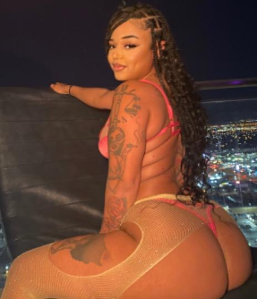 Mia photo 1