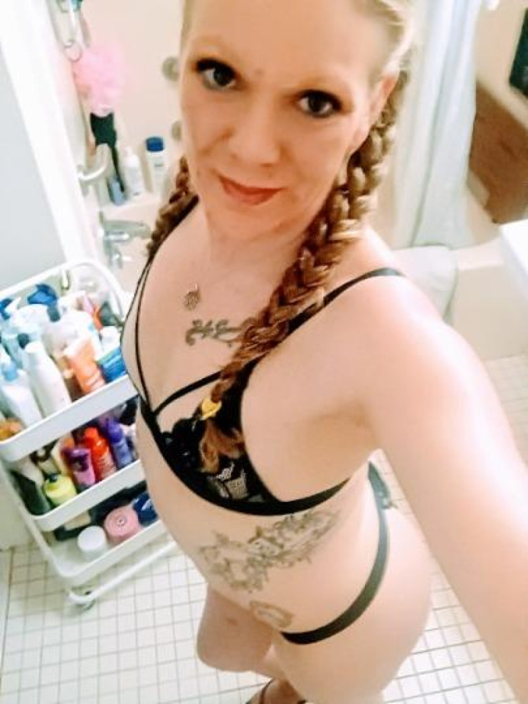 Mia photo 1