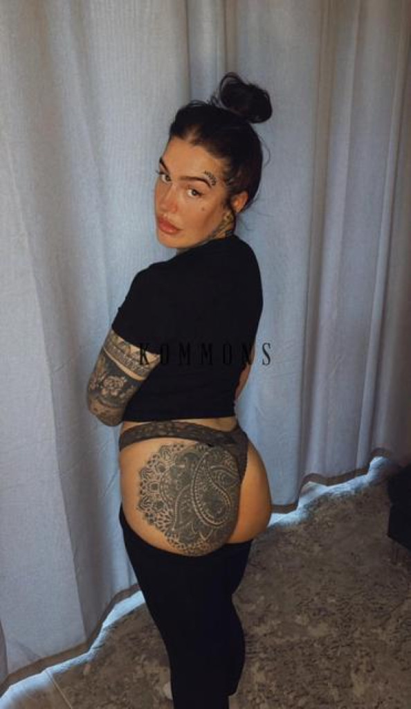 Leana photo 1