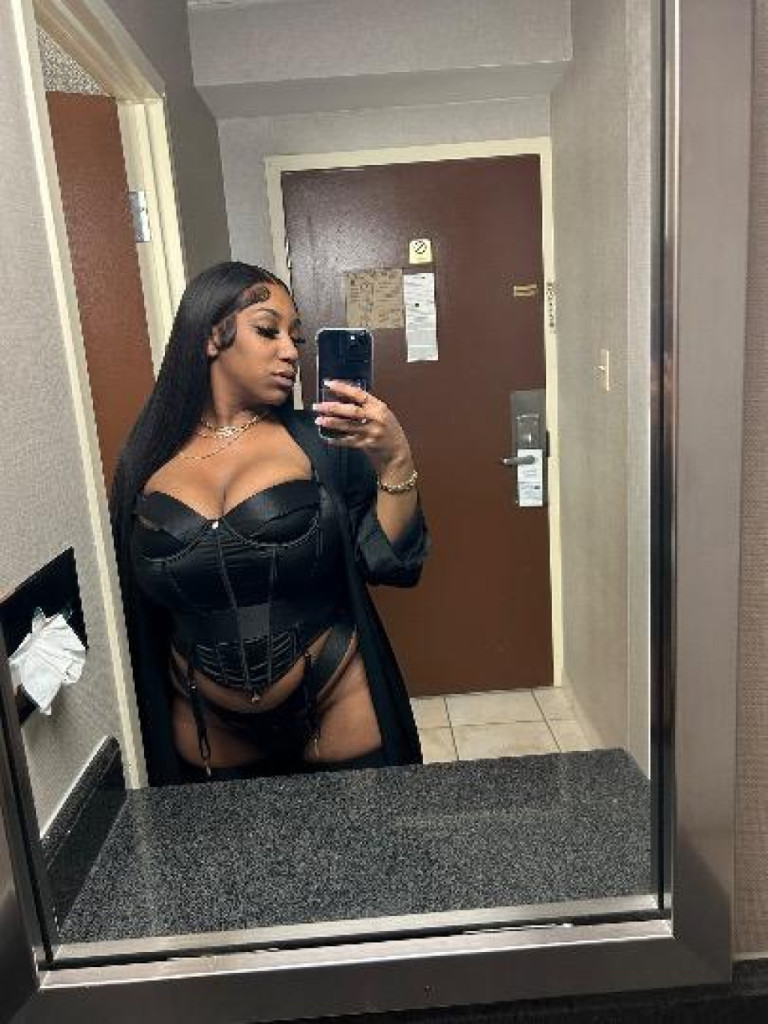 Naomi photo 1