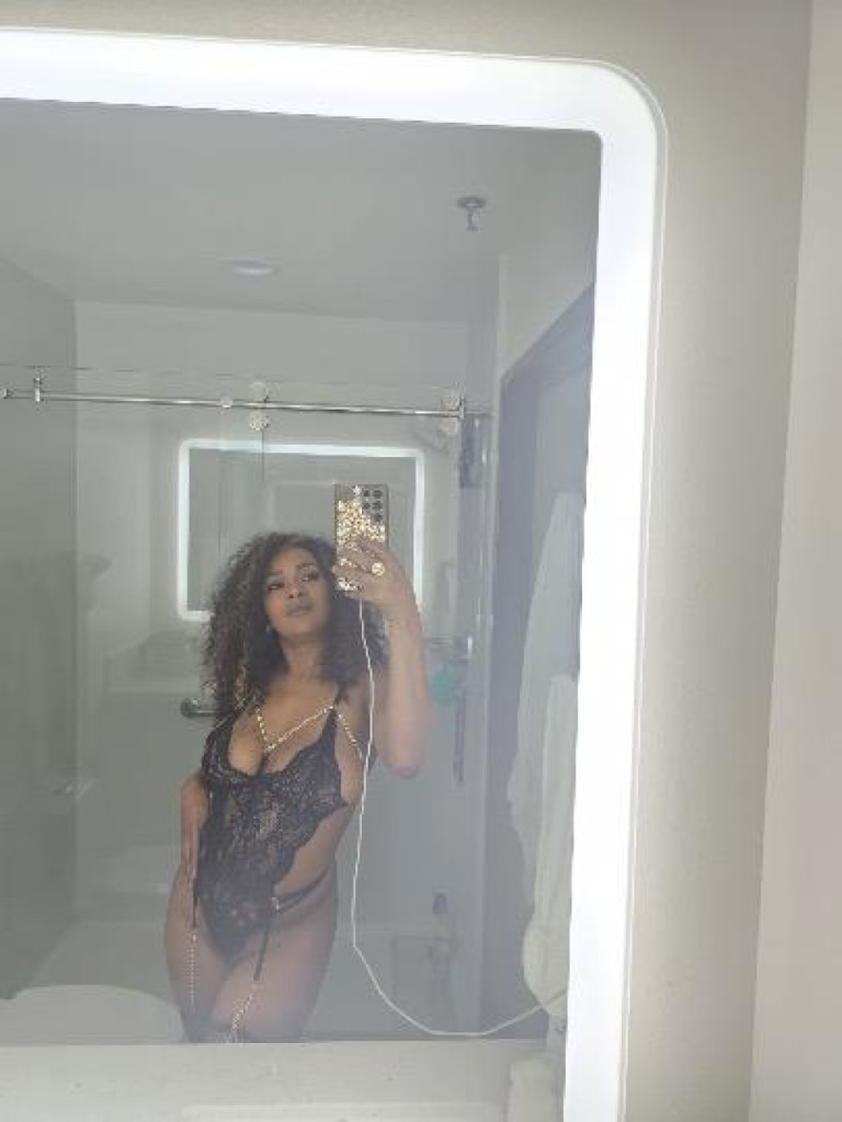 Mia photo 1