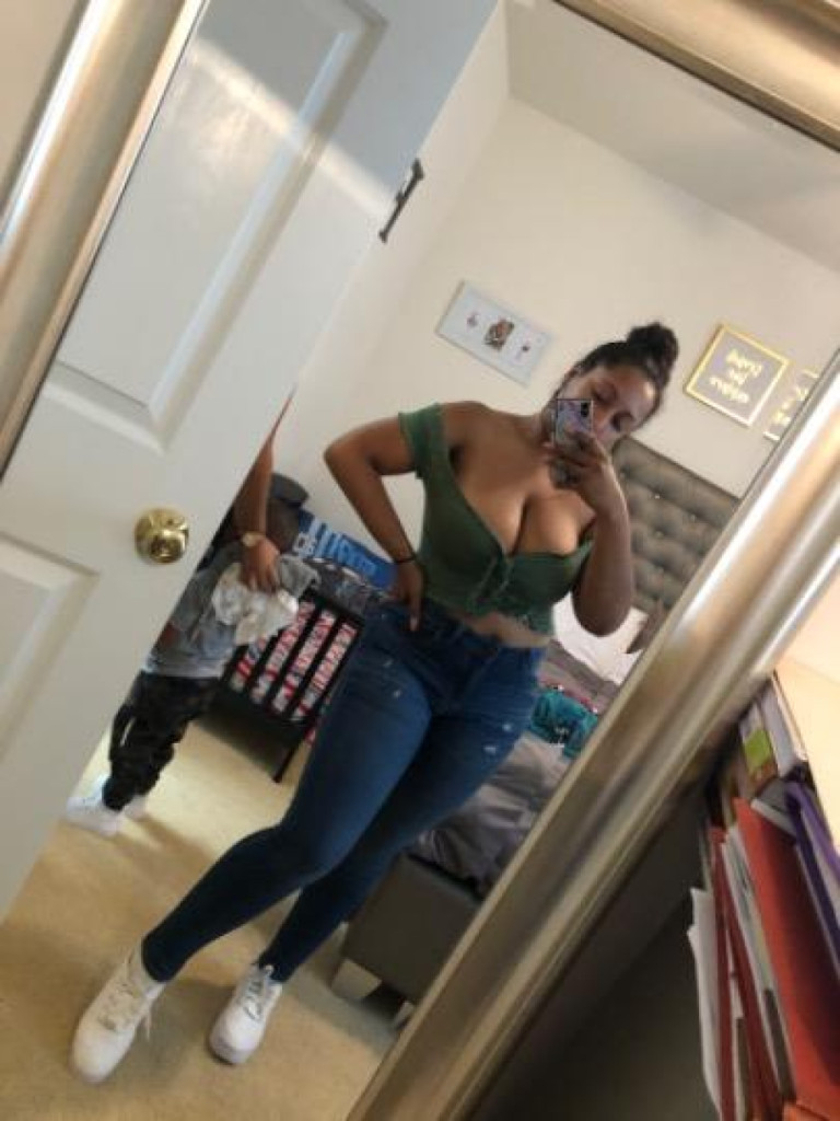 Dominican Mami Ready To Make You Happy 🥰😘❤ photo 1
