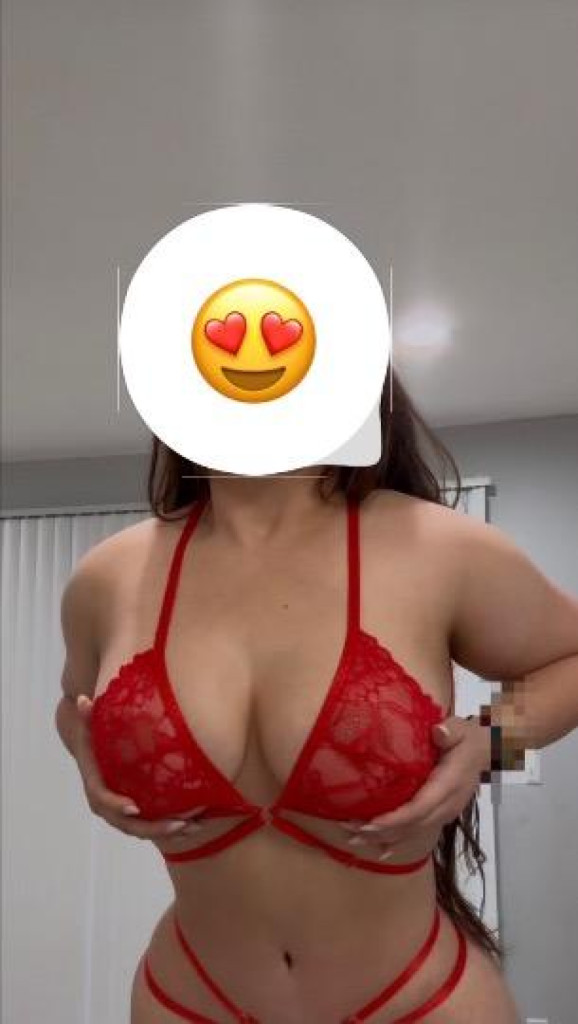 melania photo 1