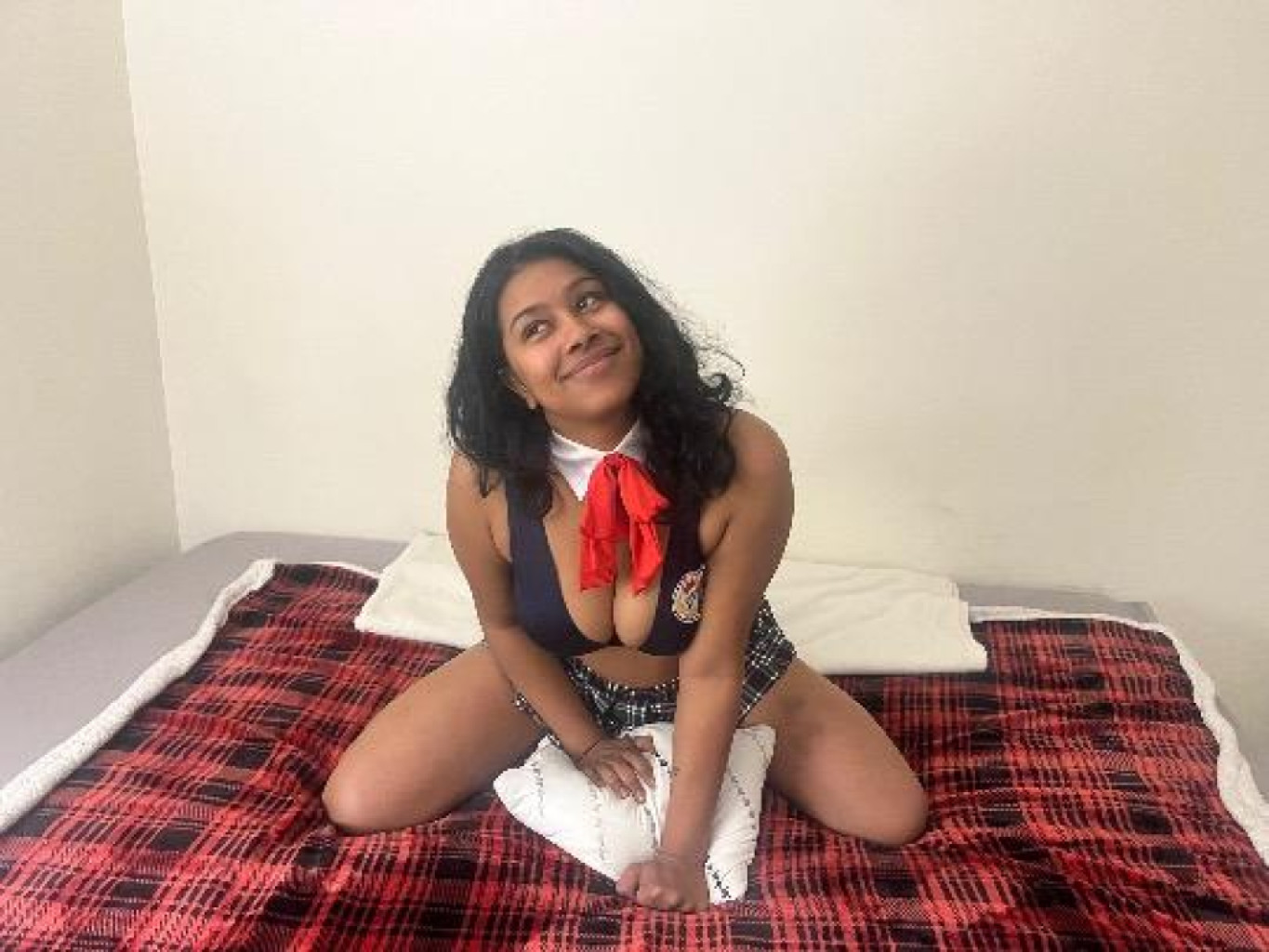 NEW GIRL IN QUEENS LOOKING FOR SOME FUN photo 1