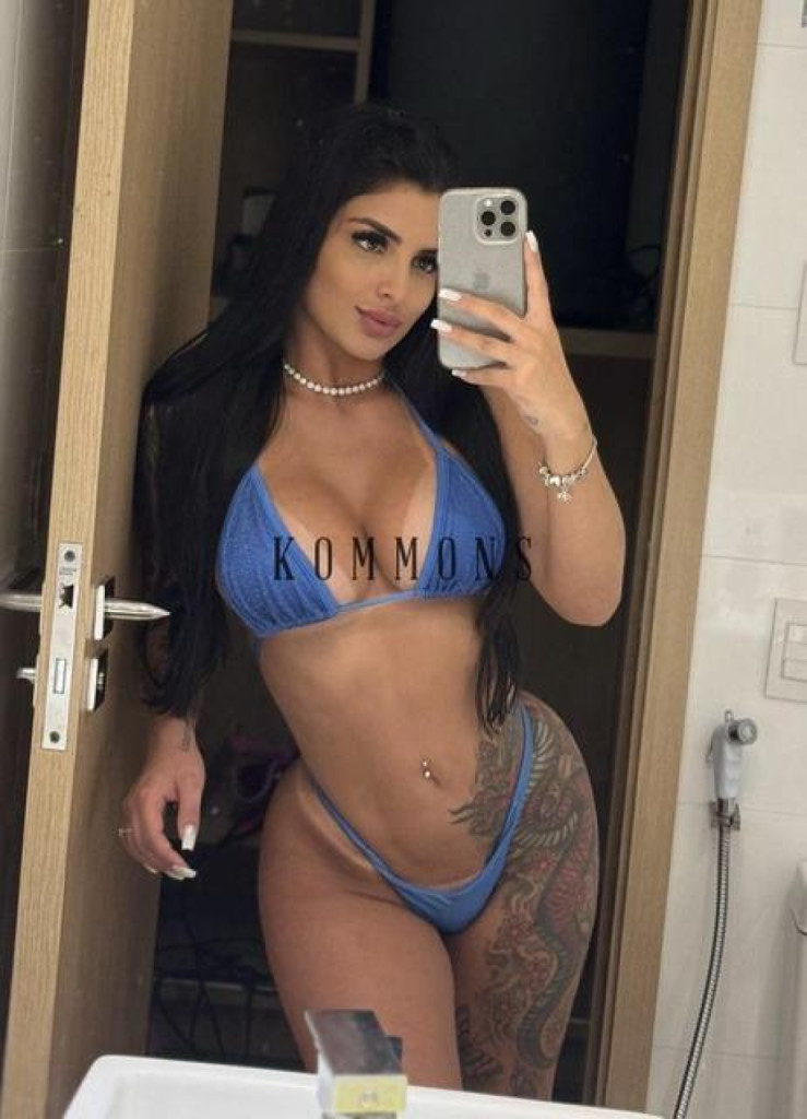 Khloe photo 1