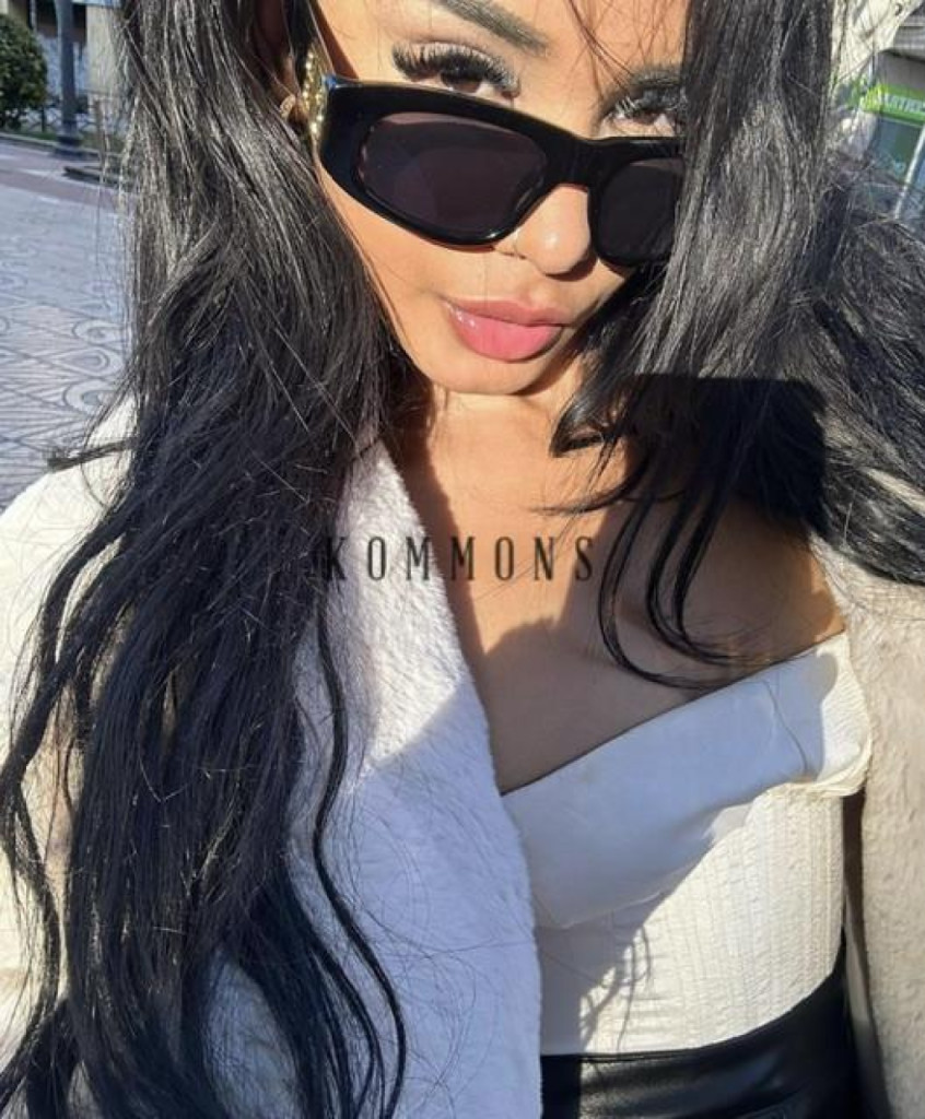 Camila photo 1