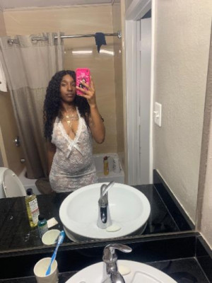 let me cum to you or cum to me or on me your choice daddy😉 listing photo