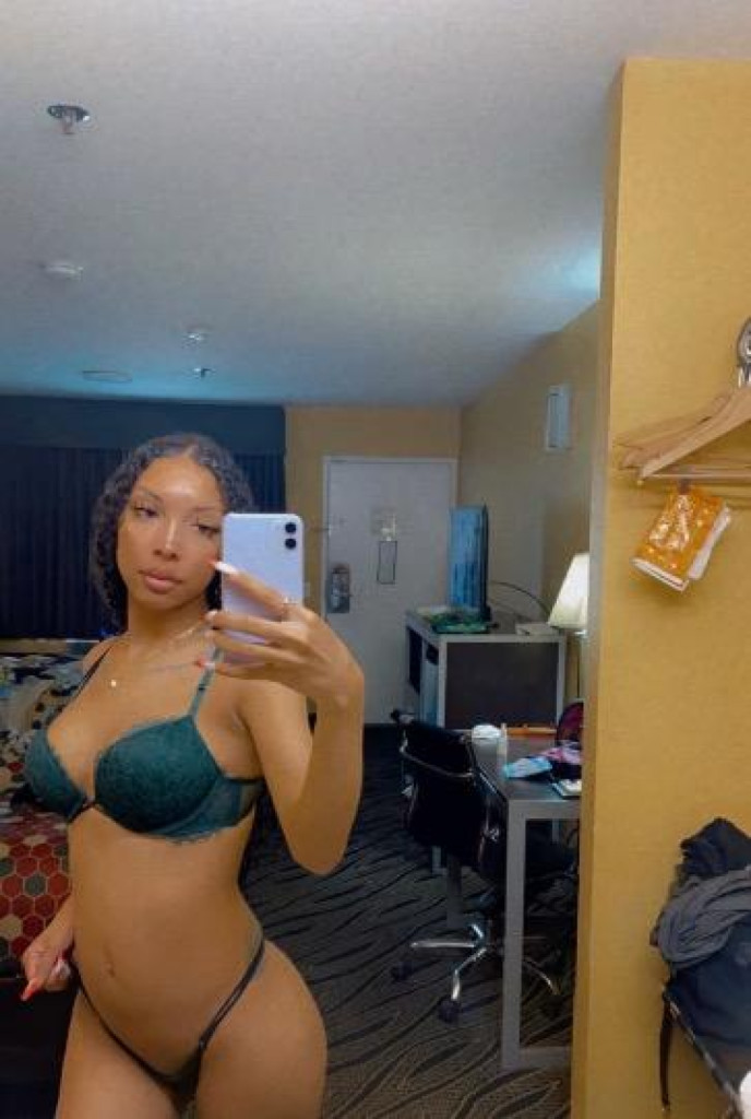 Honeyy photo 1