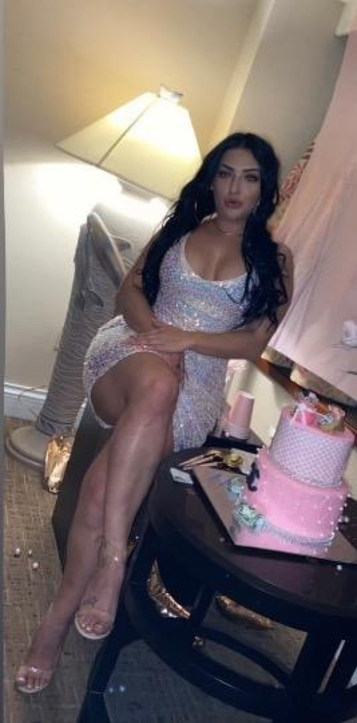 Alexis photo 1