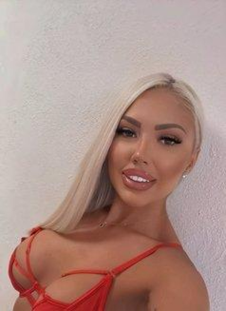 Bianca – Romanian escort in London photo 1