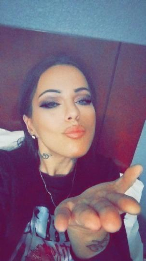 Miss-Brezzy photo 1