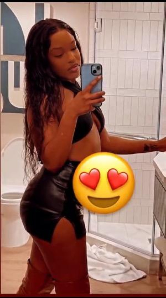 FUN SIZE HOTTIE 🥰 photo 1