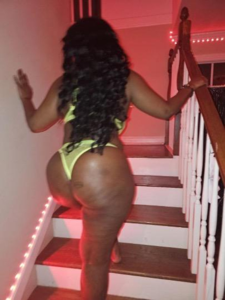 Ebony photo 1