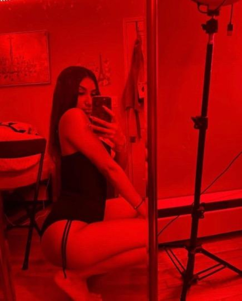 ✨New ✨Girl✨In✨Town✨ photo 1