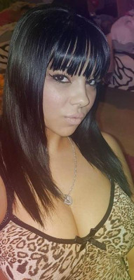 Coralie (J’ai 22 ans et j’aime le sexe anal et les hommes matures!) listing photo