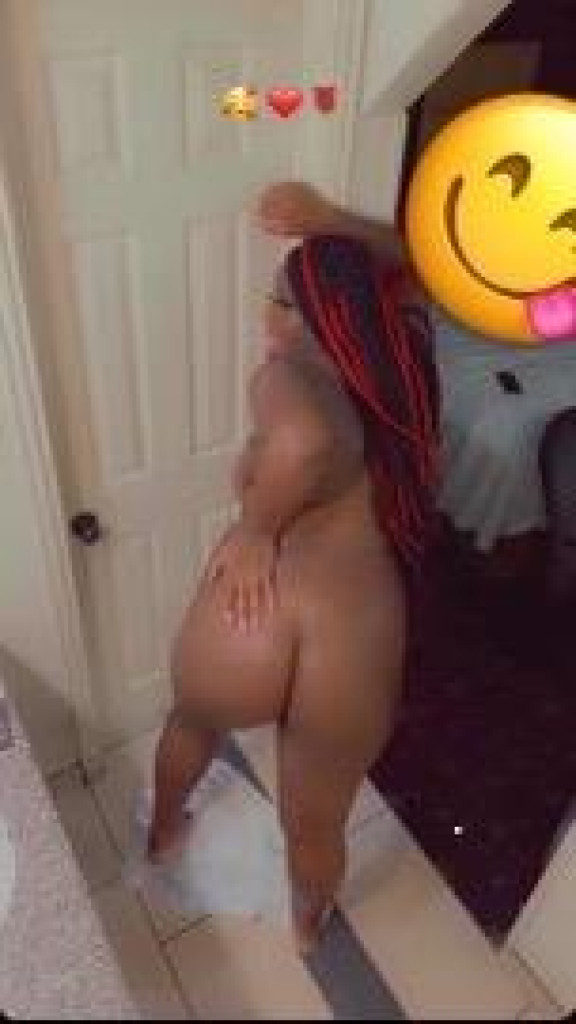 Dee photo 1