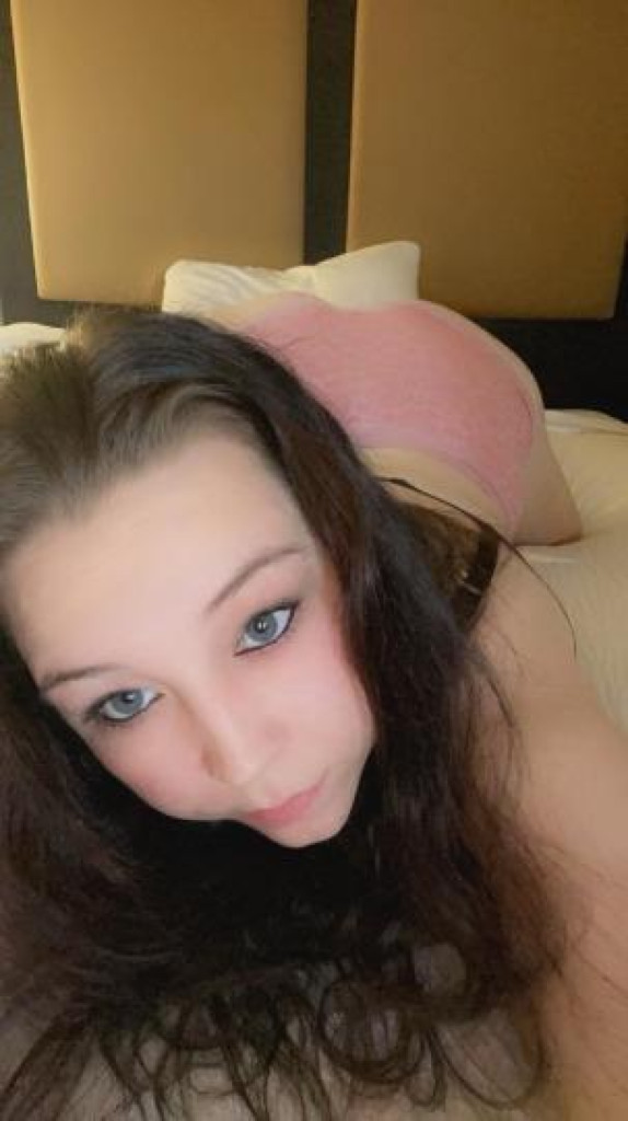 Chelsie photo 1
