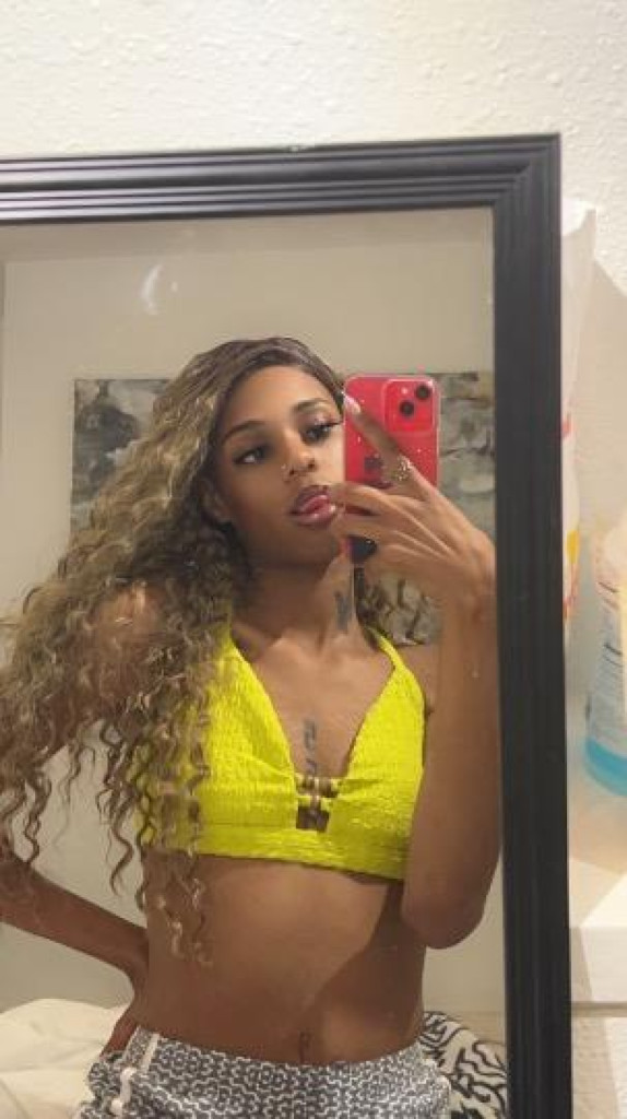 Miss.Tropical photo 1