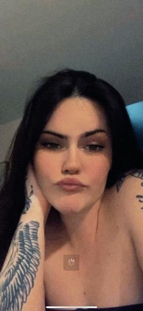 Nicole photo 1