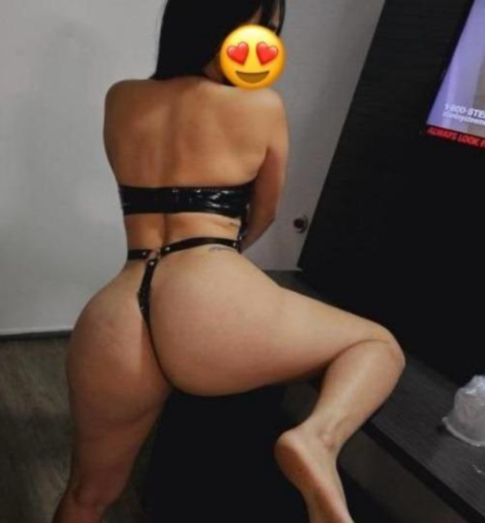 Mia photo 1