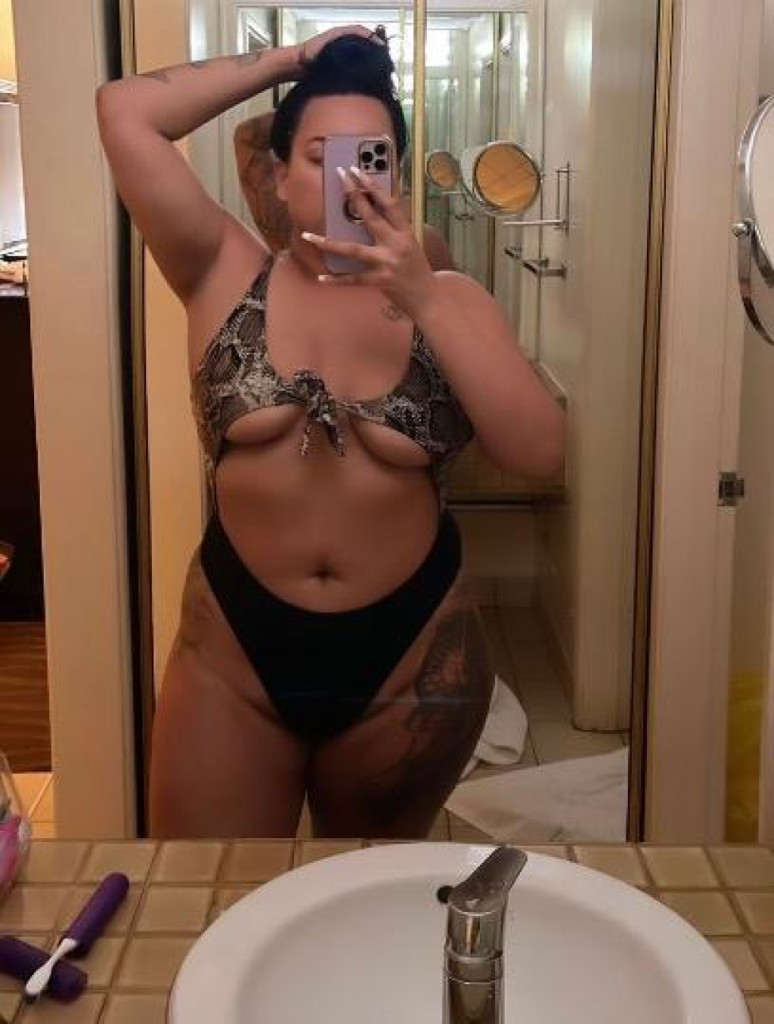 Sweet Hawaiian Slut 😈 photo 1
