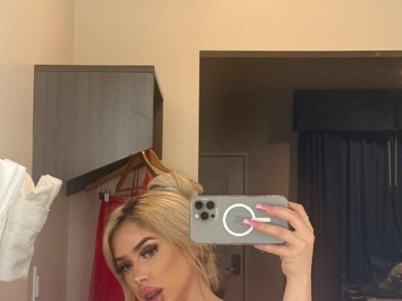 Alexis photo 1
