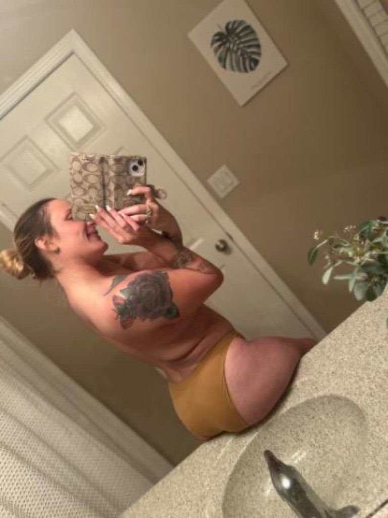Nichole photo 1