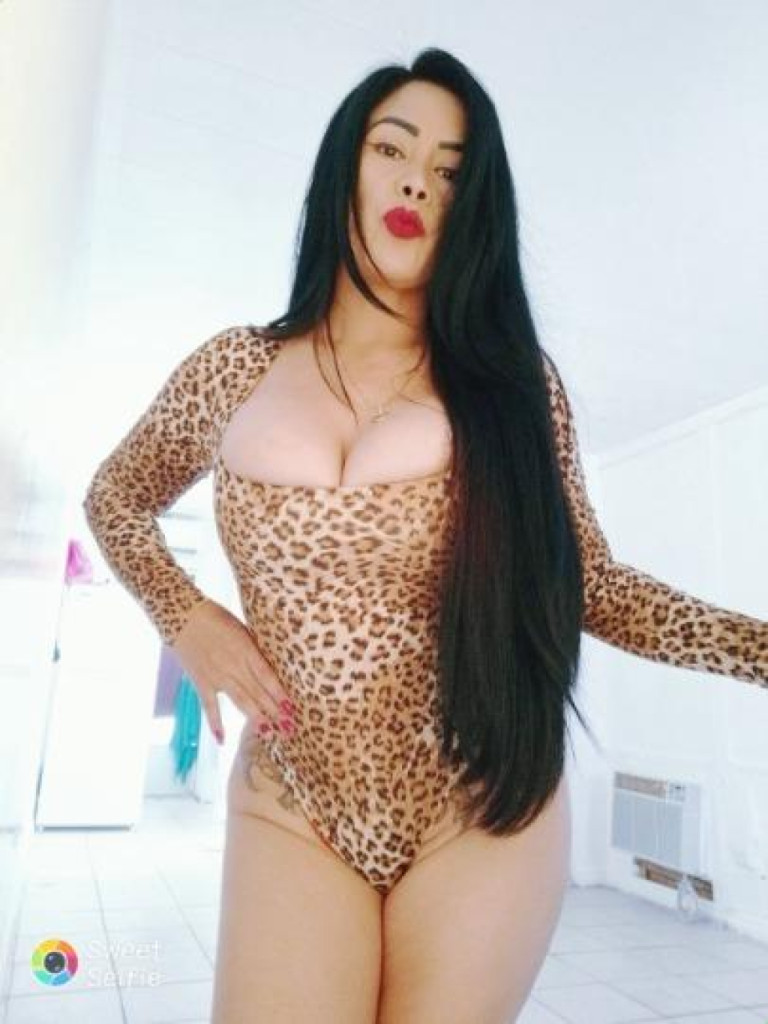 Leona photo 1