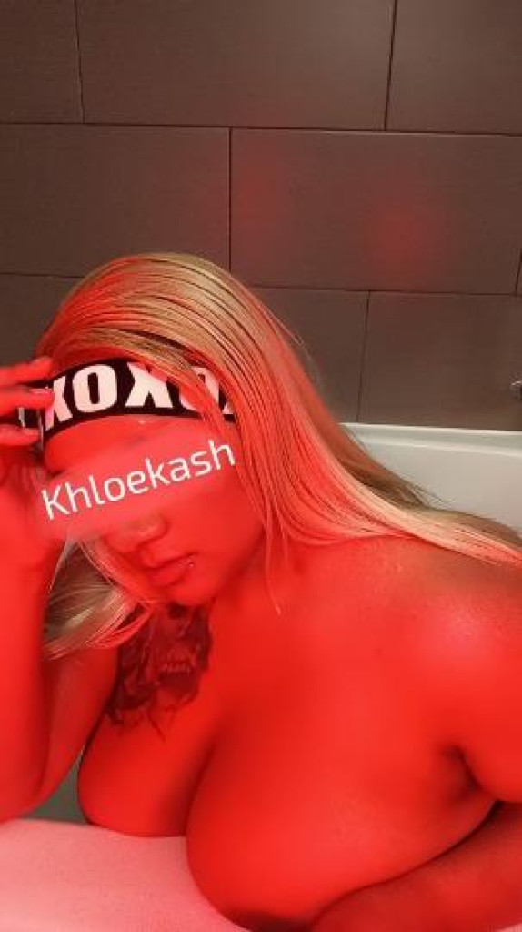 Khloe photo 1