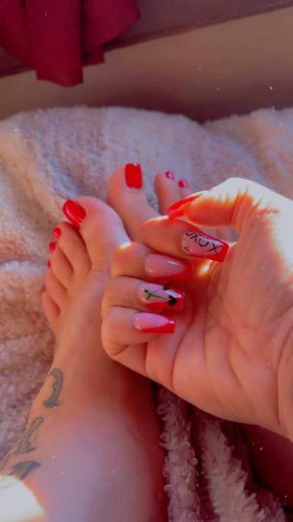 Peachesss photo 1