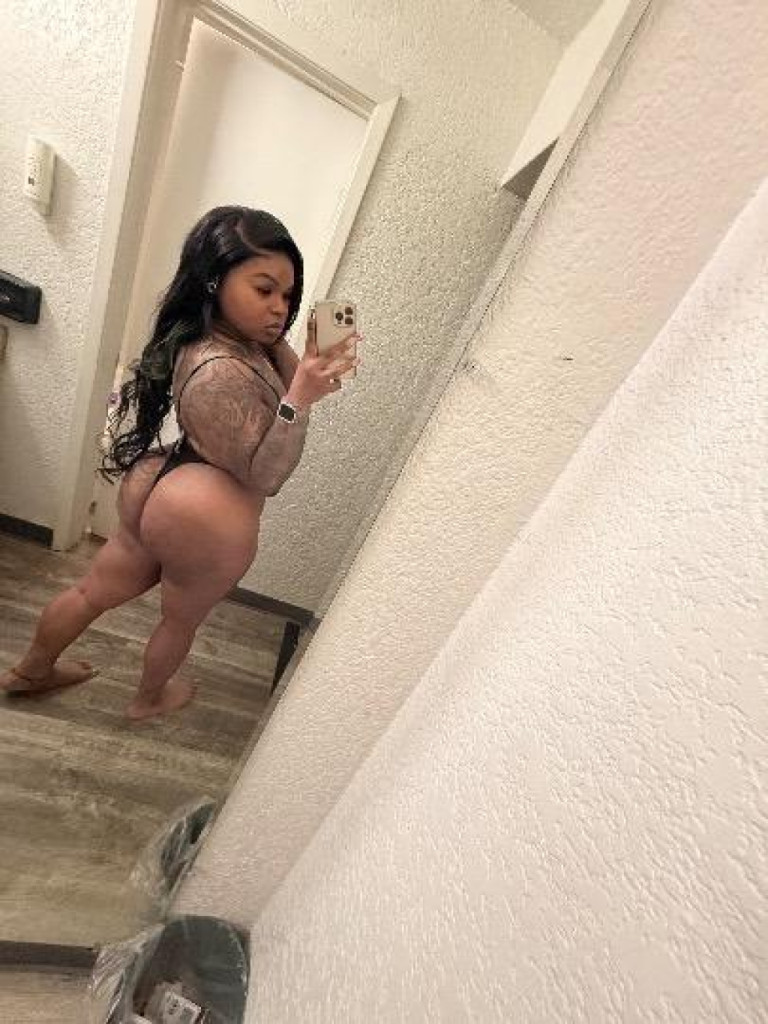 Tatted native & black content creator Ms.ThroatBully💦 30.1k on twitter! We must ft or google meet! photo 1