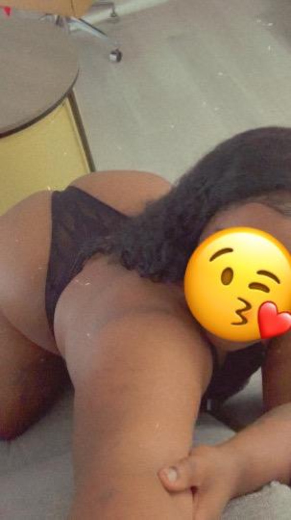 😘DONT MISS OUT WARM TIGHTPUSSY😋🍫💦 photo 1
