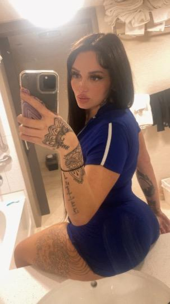 Melanii photo 1