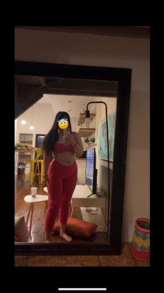 thick white girl ready to meet 😻 photo 1