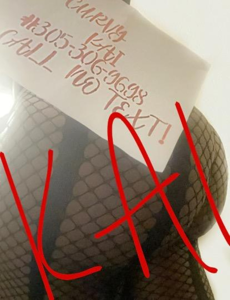 Curvy photo 1