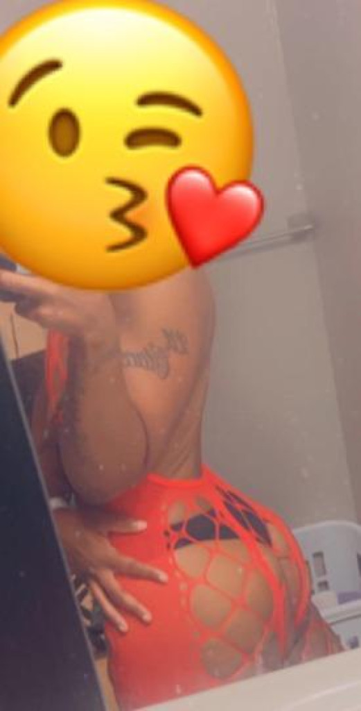 Riah photo 1