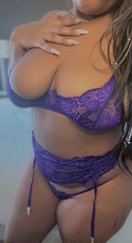 DISCRET LATINA READY TO PLEASE U PAPI photo 1