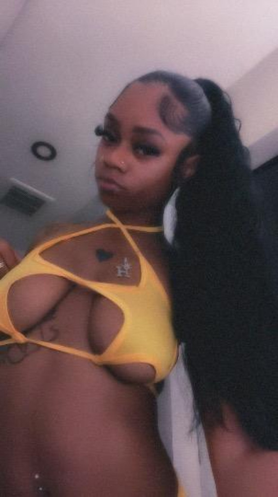 Aaliyah photo 1