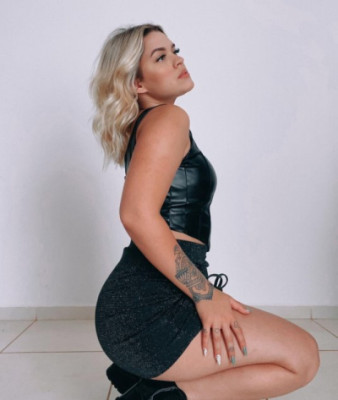Sexy mama❤️ listing photo