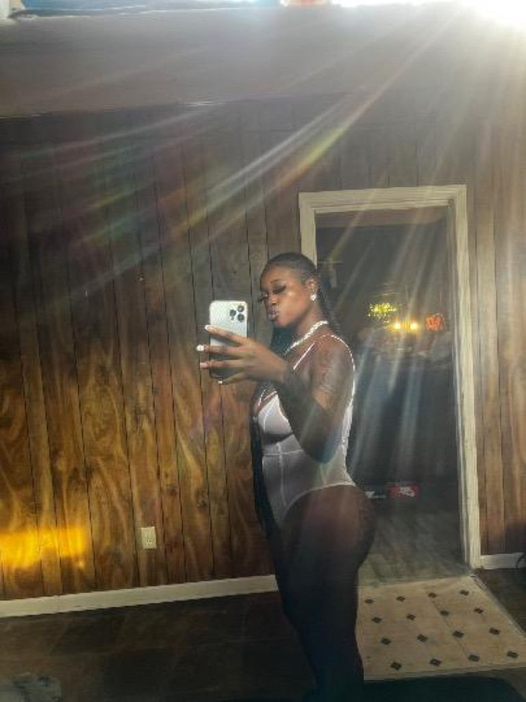 Shanell photo 1