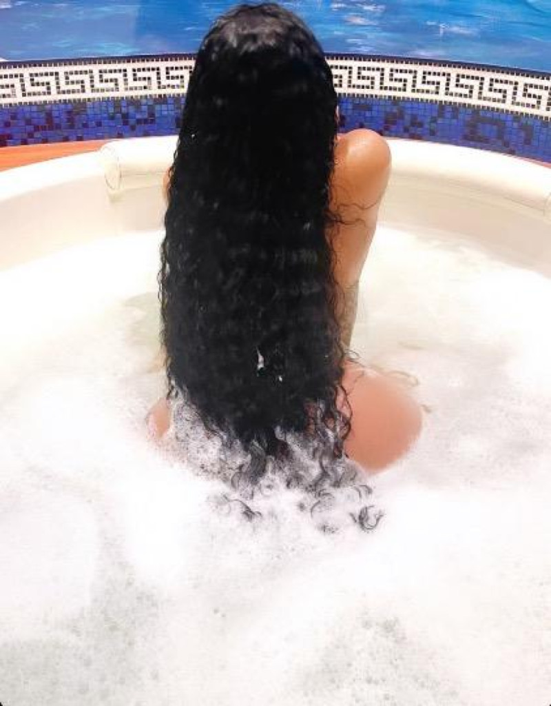 Khloe photo 1