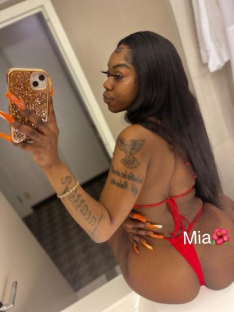 Mia photo 1