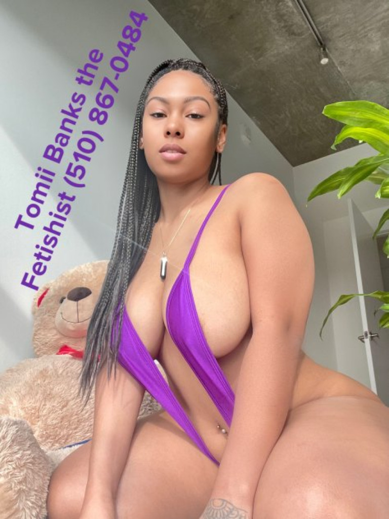 TOMII BANKS photo 1