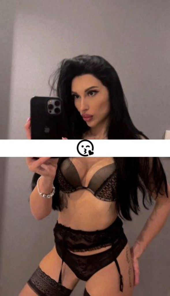 Adriana photo 1
