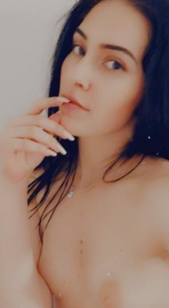 👅🔥Young sexy candy Latina👅🔥Available Right Now photo 1