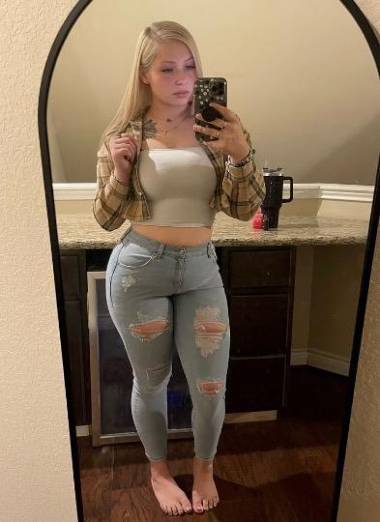 Lexi photo 1
